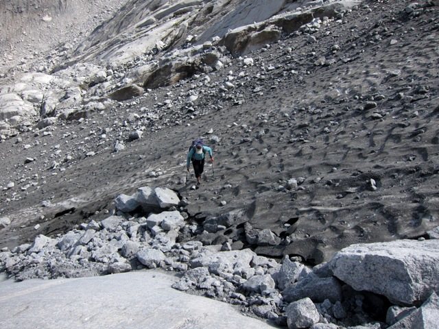 Approach across the glacier to Bügeleisen