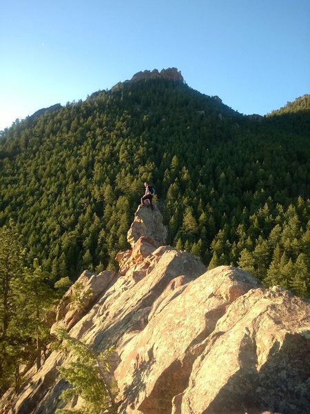 A little bit too much lichen on the rock too get many stars, but the few mini-pinnacles on the ridge make for a nice adventure!