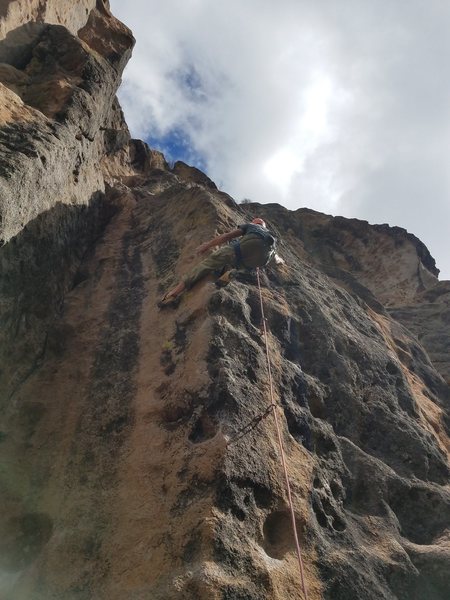 Some alternate beta going static to reach the hold by the third bolt.