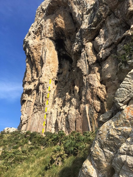 The dotted line shows Rafael Borras, find the climber on Mercury, to the left of the route