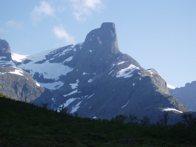 Romsdalhorn from the approach road