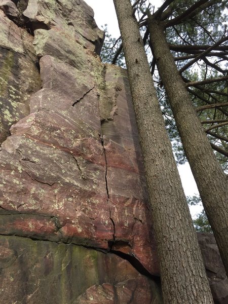 Looking at the route from the approach. The "Hole" in the wall is around the corner to the right. Don't lean on the tree. Follow small diagonal crack on right side(cant be seen in this picture) to ledge then ledge to top. Remember don't lean on the tree!