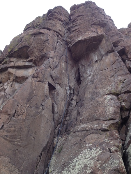 The crack is just to the right of the rope.