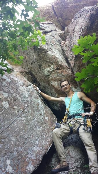 There are no anchors at the top of roof crack, but there are some you can rappel off of about 15 ft to the right once you top out the crack. Short but great.