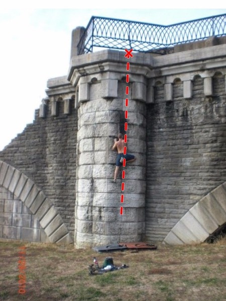 The original photo when the route was put up on rockclimbing.com
<br>
<br>
Source: http://www.rockclimbing.com/photos/Bouldering/Battlement_Right_115665.html