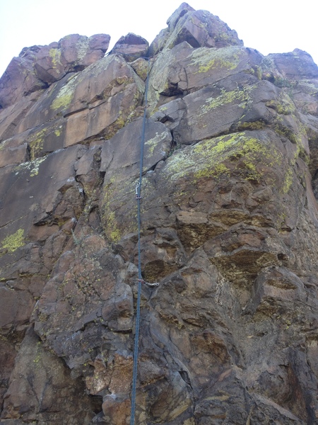 A rope hanging on the climb.