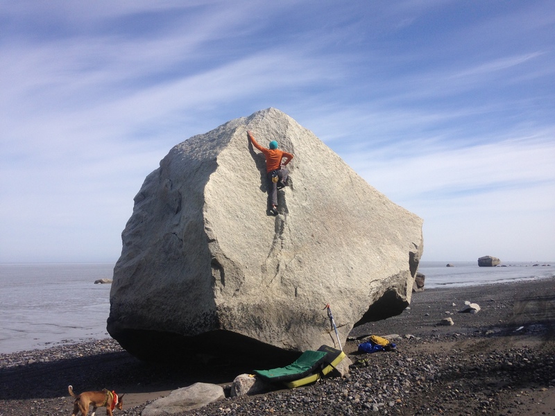 Fun almost highball. Funny to see there are top rope anchors on top haha. Super chill line V0 but good fun