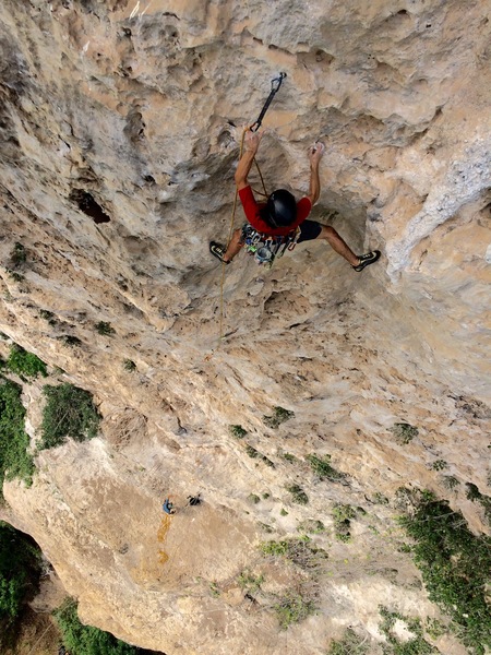 Jorge Lassus clipping after the arete crux.