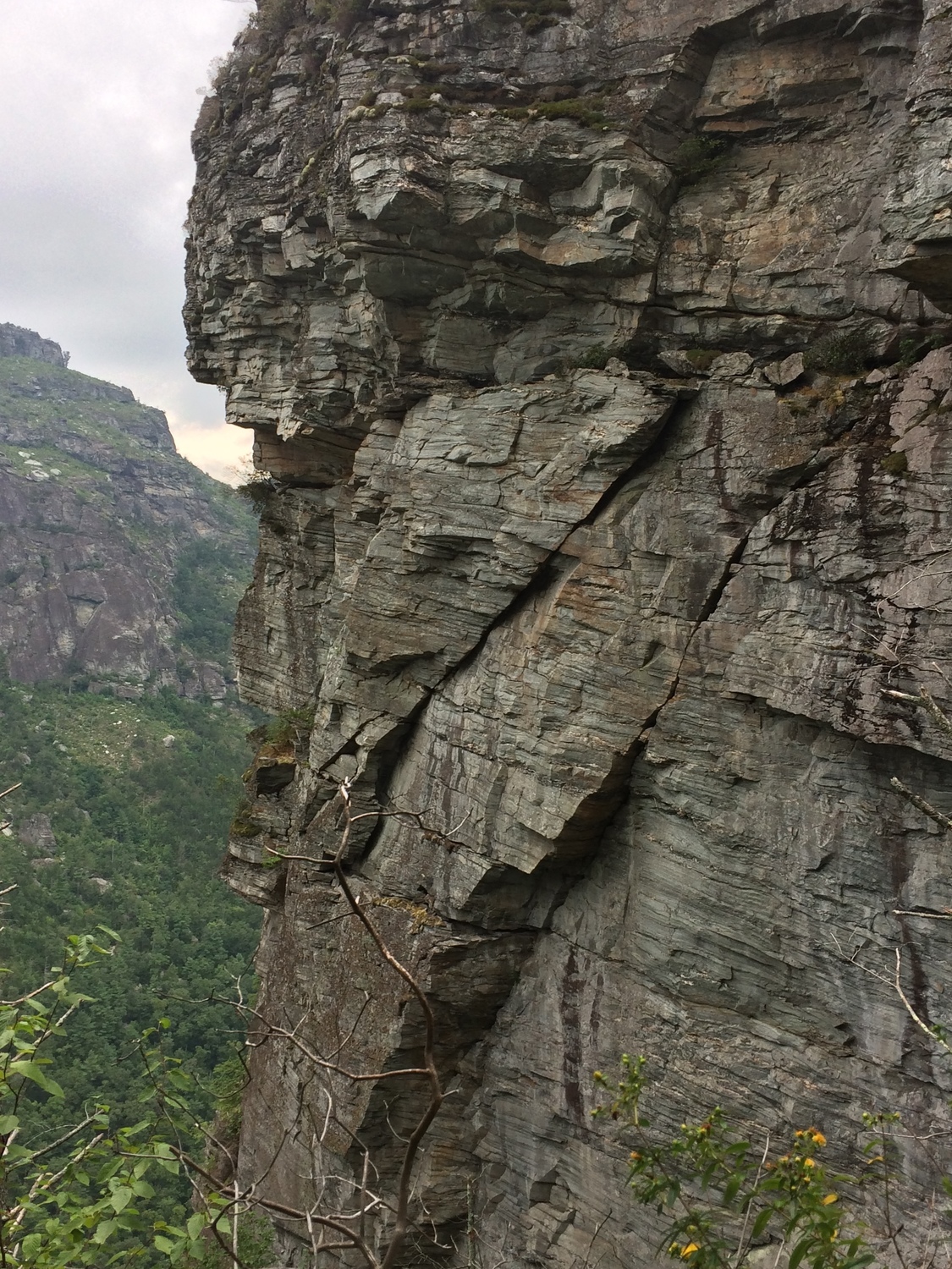 View of the Razor's Edge Canyon from Razor's edge point