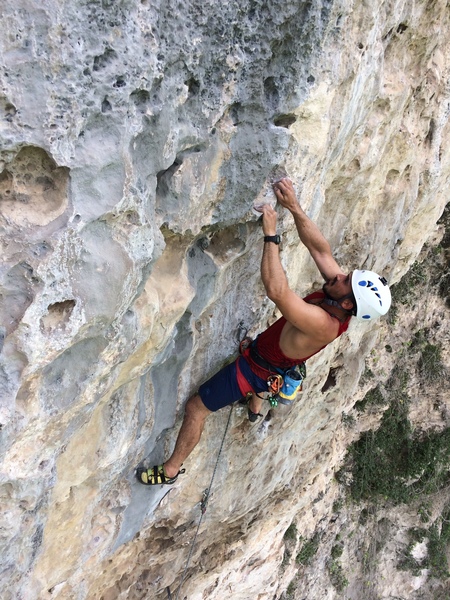 PR local Hector Estrada on the final crux and just below the anchors on the enduro second pitch of La Avispa.