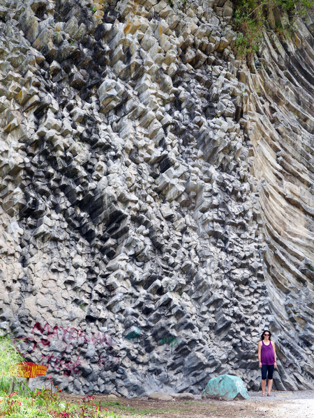 There are biting insects nesting at the top of the wall. Climb carefully. Also, the route tops might be dirty from dirt and organic matter falling from the deck. Rock is solid, routes are bolted and well protected, and climbing is pretty enjoyable otherwise.