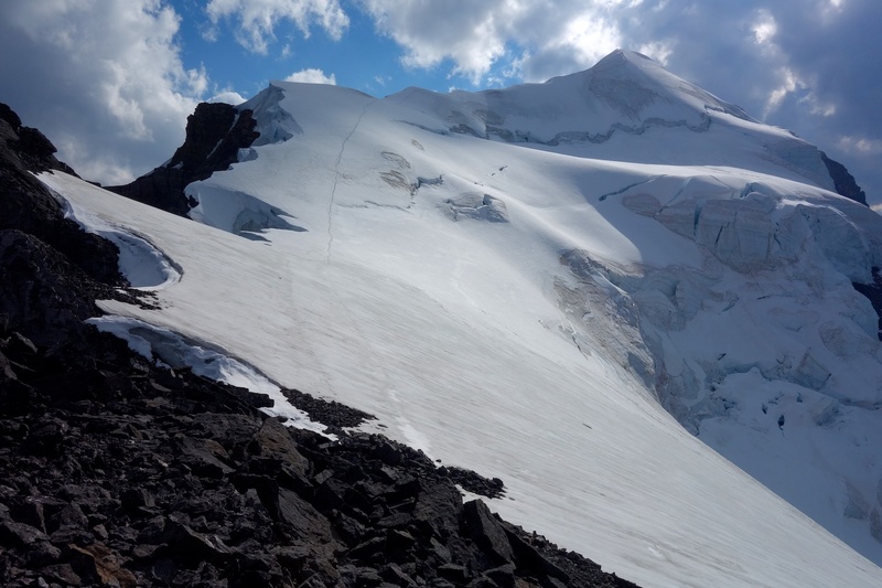 The final snow crest on the East Ridge. This is where Greenwood-Jones intersects the East Ridge route.