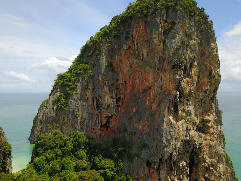 Bird's eye view of the candlestick wall, and the top part of the main thaiwand on the right.