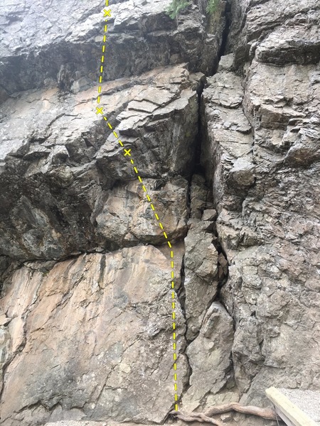 Very short route just left of the large crack