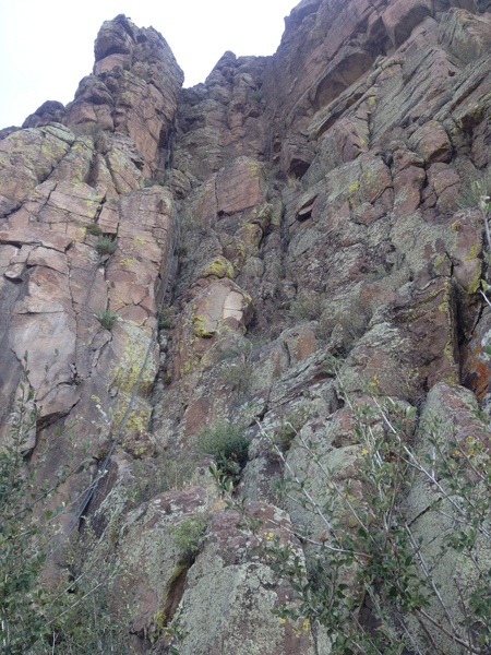 The route shown by a rope hanging on it.