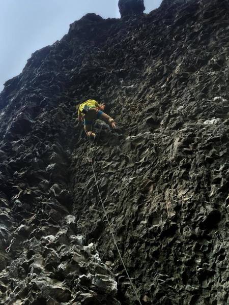 Moving through the crux traverse on The Roach 5.11a at Deep Creek