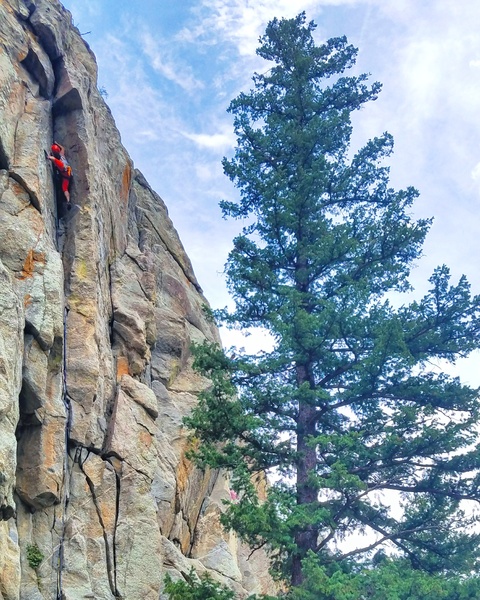 Moving into the crux! I didn't stem across to the horn. Just keep chimneying.