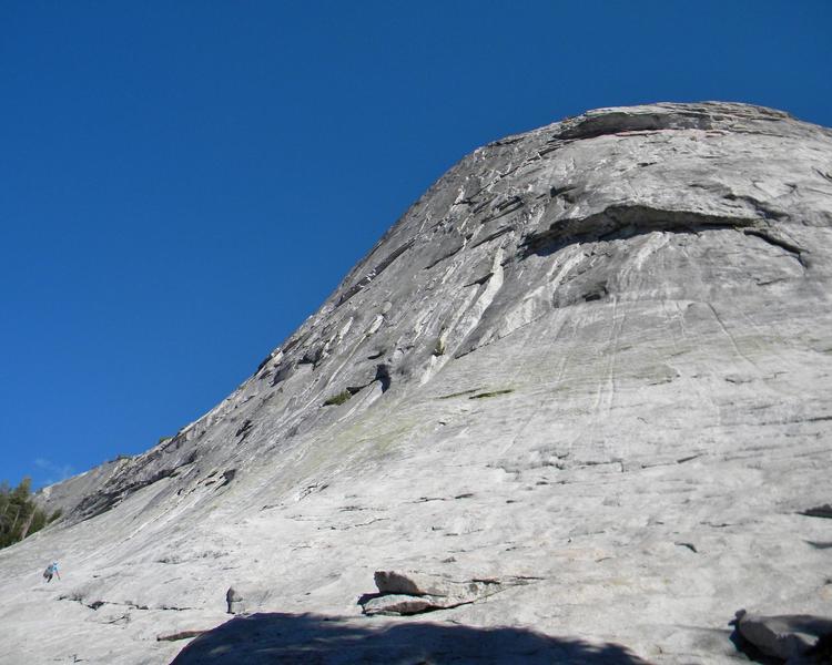 Hiking up to the empty base of regular route. Regular route starts in the dihedral to the left of the big roof.