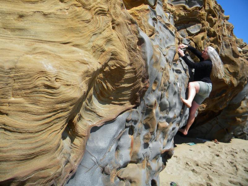 Bouldering in Panther Beach, Central Coast