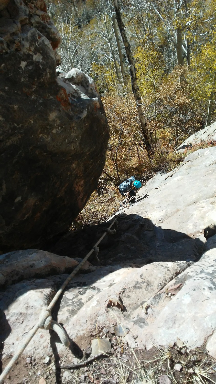 Hand line / rope ladder (38.471825,109.279038) down from top of crag
