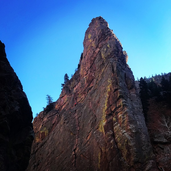 A party seen at the start of the 3rd pitch of the Bastille Crack (in red); taken from the Whale’s Tail.