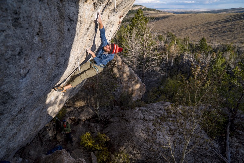 Sam Berg sticking it on the crux of Genetic Drifter, 5.14