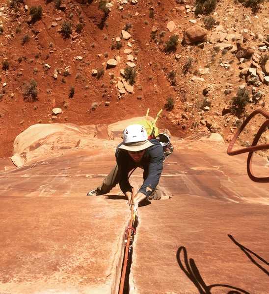 Will F. cruising the thin hands section in his sweet, desert modified helmet (+5 sun protection).