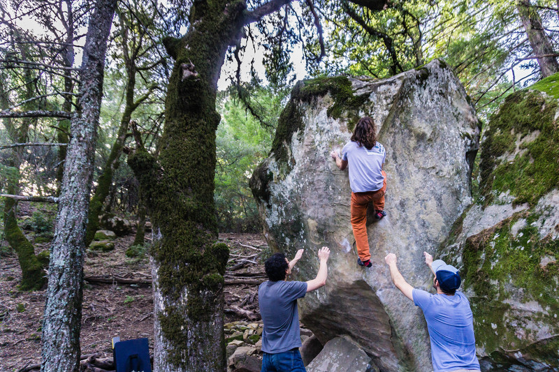 Great spotting on Sharma's Arete.
<br>
<br>
Photo by Dalton Johnson
<br>
www.daltonjohnsonmedia.com
<br>
@seek_shangri_la