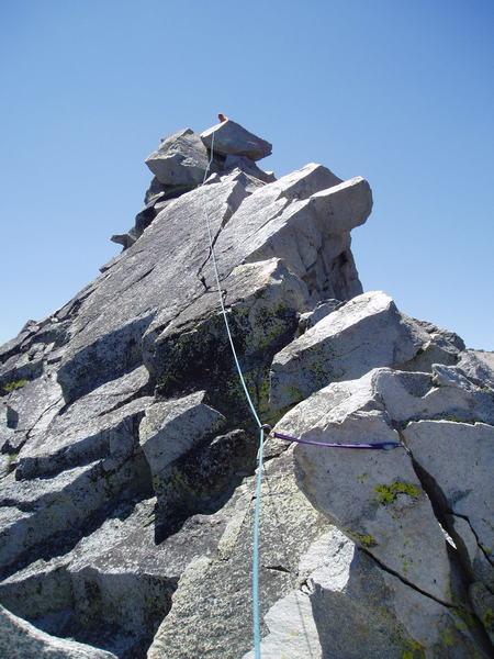 Simul-climbing along the ridge