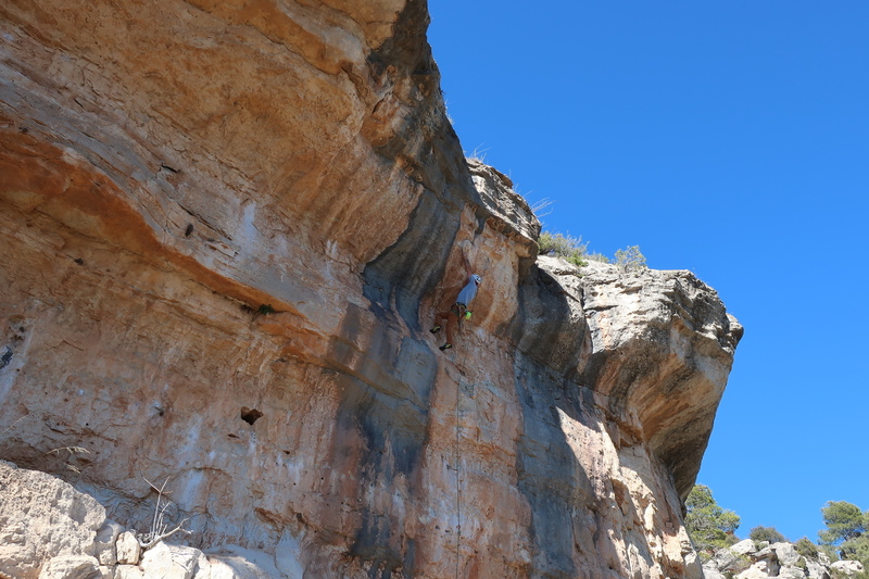 Reaching for the flake at the crux section.