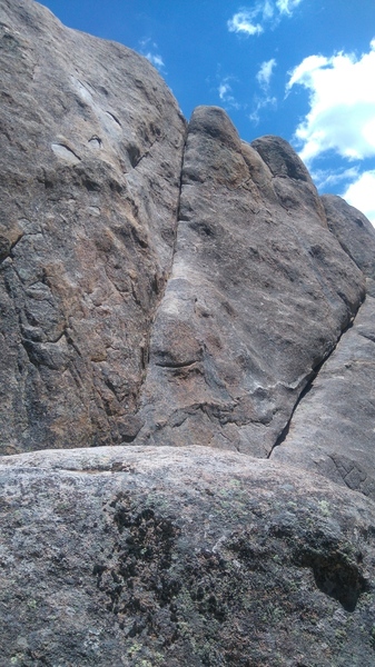 Bear Pause is the left crack, Bear Stroll is the right-most crack.