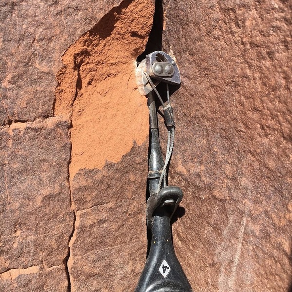 This was the piece that caught me after a blue alien i was standing on blew out the rock. As you can see it also blew out the rock. Somehow the front two lobes are still engaged! crazyness..