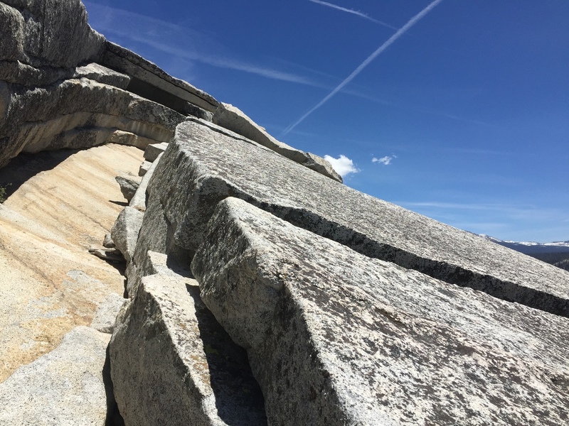 The huge arch on the upper 5.easy pitches really shows the different layers of granite.