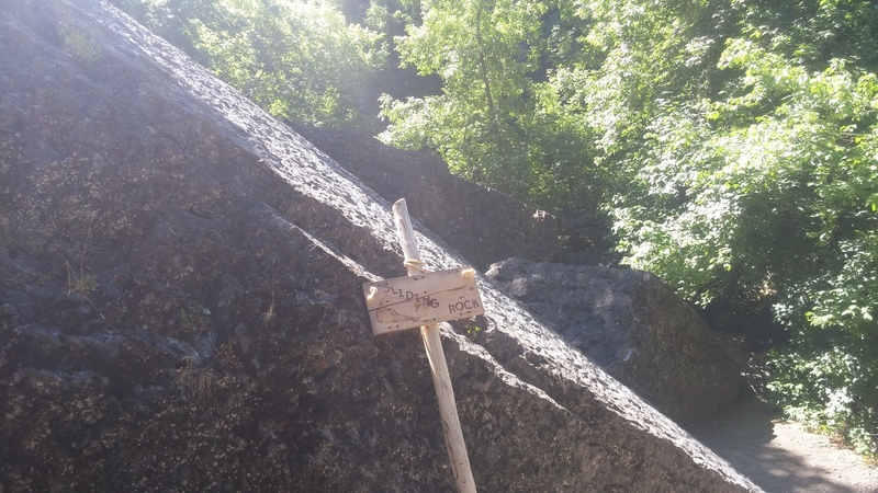 Downclimb area for Boulder 1 (V0)