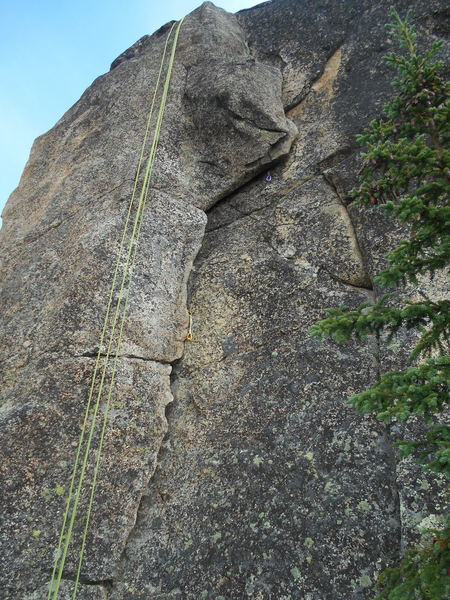 Route follows corner up and right around the small roof. Lot's of good pro in the crack.