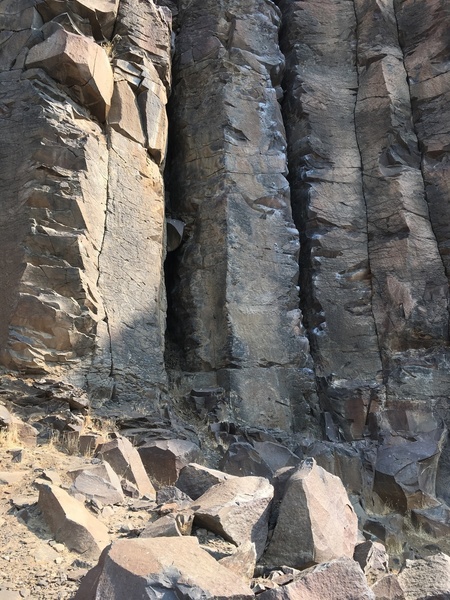 Here's the bottom of Chossmaster since we had trouble finding it. It's the shoulder-width crack with chalk center-right in this photo.