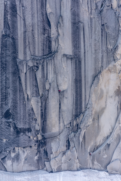 Climbers at the P2 anchor of Sendero Norte