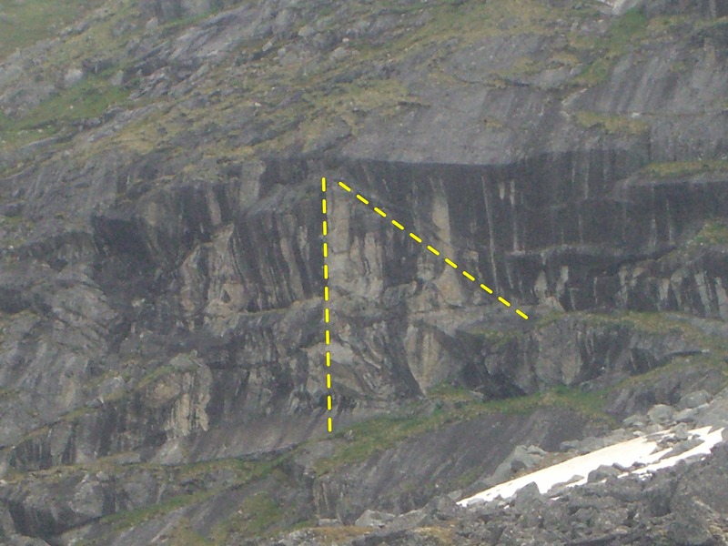 Steep climbing. May be dry during rain fall. Under the drip on the left, Goldspot on the right.
