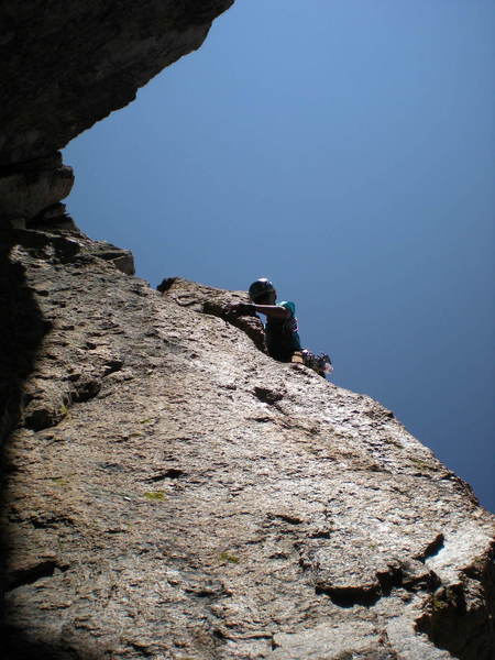 Kirtis leads up the perhaps previously ignored arete to the right of the chimney for the final pitch. This goes about 5.10 and is steeper than it appears here. This is just before the crux.