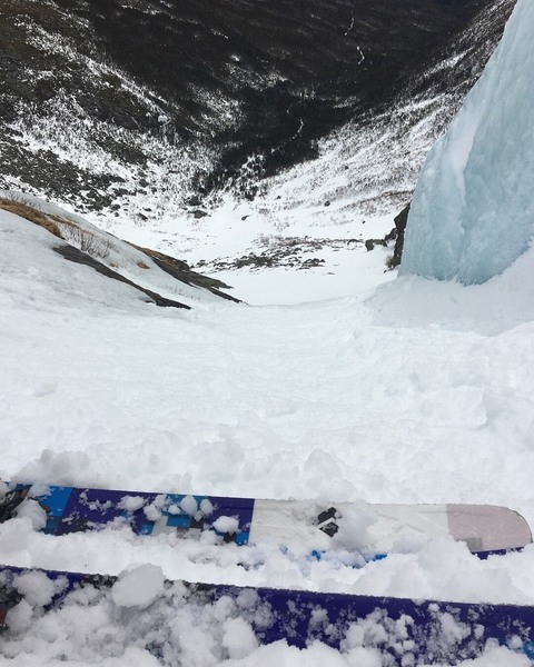 Just above the ice bulge, one of the best ski lines in NH.