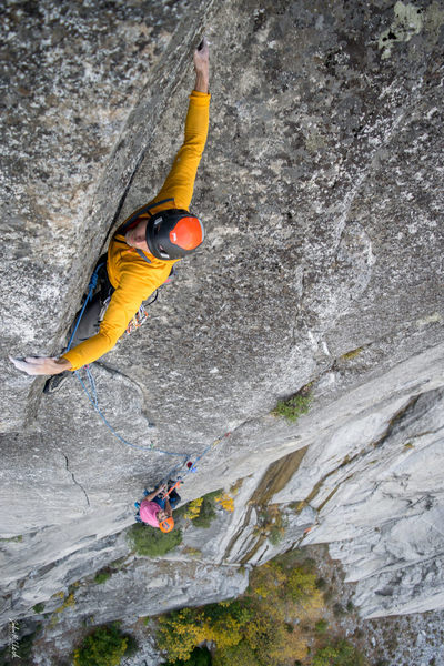 Mark Westerberg mid-crux (4th pitch) on the FFA of Jericho Wall.