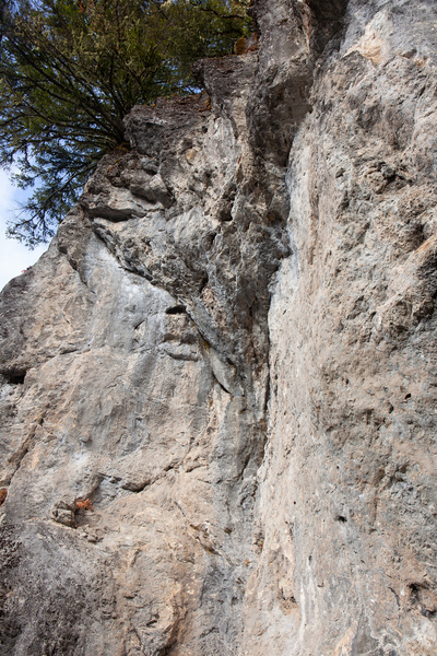 4th Dimension climbs the right wall and pulls through the bulge