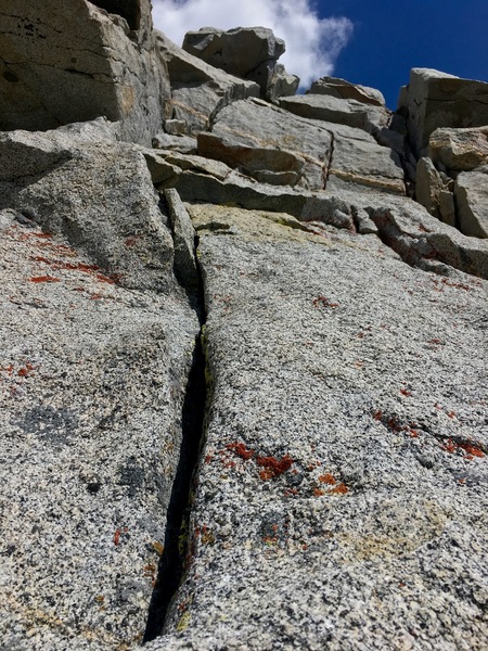 Where the business starts. Follow the curving crack through the right-leaning bulge.