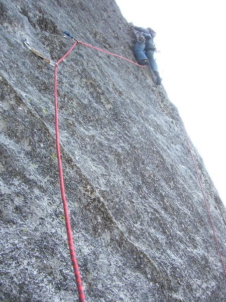Mike starting the traverse on the third pitch of Sharp Shooter
