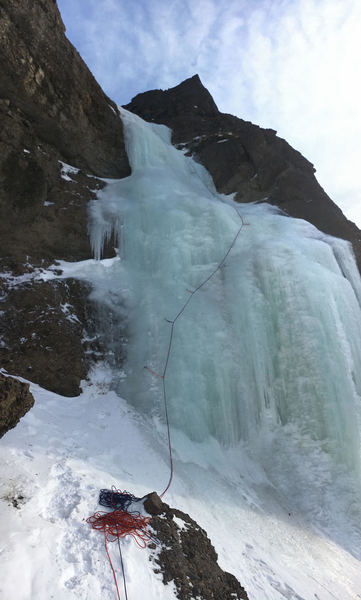 Over Easy 1/11/19, V Thread anchor at the top, great route!