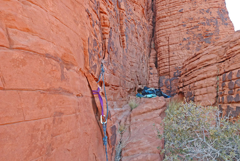 Pitch 2 top anchor for Calico Peak Stone Sweet Ridge : vertical rock hole + 1/2 inch bolt with hanger