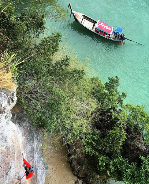 Almost looks like an airline advertisement... hanging out at high tide with Leonard and top roping the upper wall.