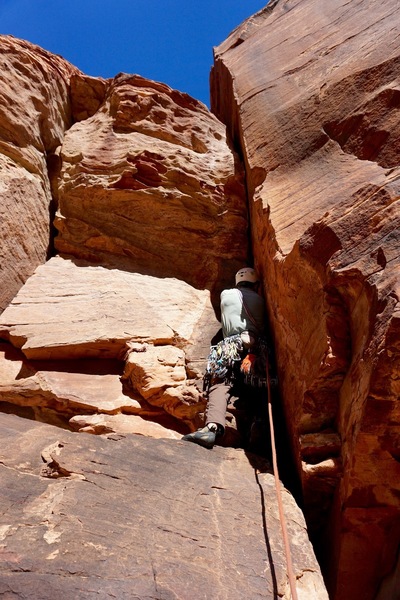 Setting up for the crux roof (5.10d) on Pitch 7. (Photo: Giselle Field)