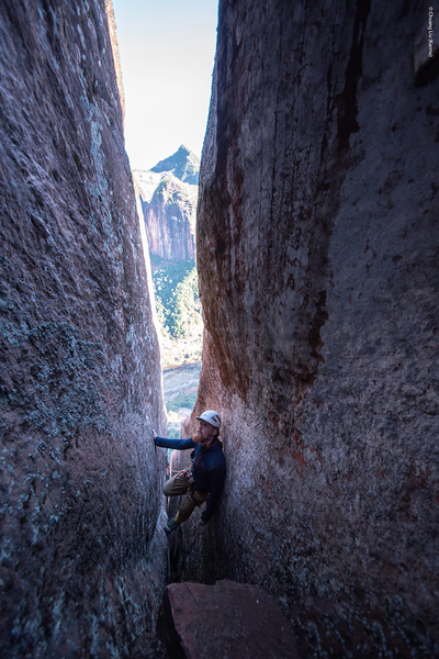 Peter Chasteen approaches the giant chockstone inside "The Crack to the Center of the Earth." photo: Chuang Liu/Karma Productions