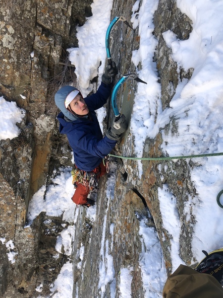 Big Rig coming up to the 2nd pitch anchors during the traverse.